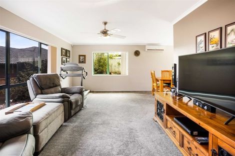 Photo of property in 9 Toledo Avenue, Henderson, Auckland, 0612