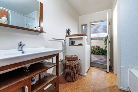 Photo of property in 61b Stanley Road, Stanley Point, Auckland, 0624