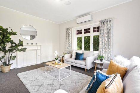 Photo of property in 10 Governor Road, Northland, Wellington, 6012