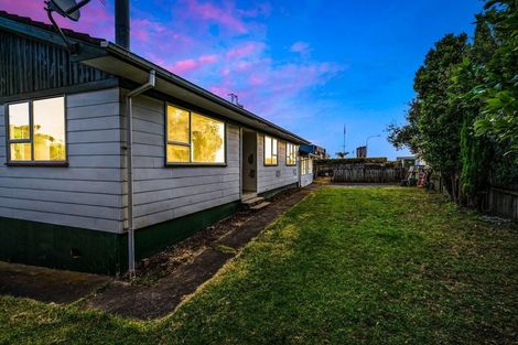 Photo of property in 23 Hobsonville Road, West Harbour, Auckland, 0618