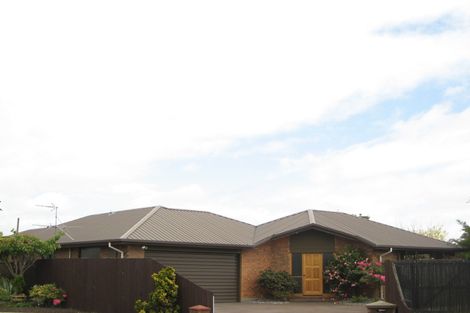 Photo of property in 8 Hibiscus Place, Redwood, Christchurch, 8051