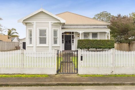 Photo of property in 17 Perrin Place, Kelvin Grove, Palmerston North, 4414