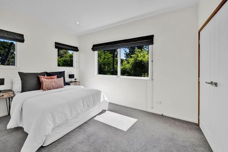 Photo of property in 11 Margaret Place, Merrilands, New Plymouth, 4312