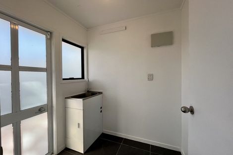Photo of property in 2/2 Sevilla Place, Unsworth Heights, Auckland, 0632