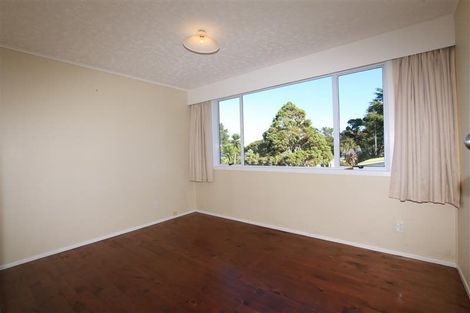 Photo of property in 37 Neal Avenue, Glenfield, Auckland, 0629