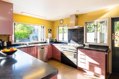 Photo of property in 2 Cobden Road, Bluff Hill, Napier, 4110