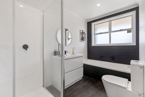 Photo of property in 5 Brixham Place, Merrilands, New Plymouth, 4312