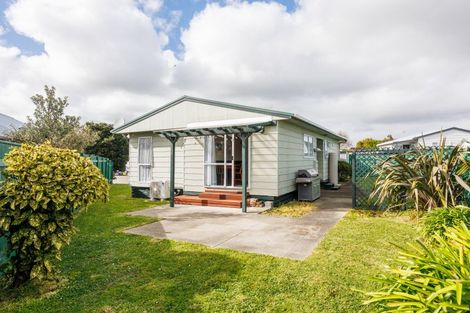 Photo of property in 28 Tiller Close, Kelvin Grove, Palmerston North, 4414