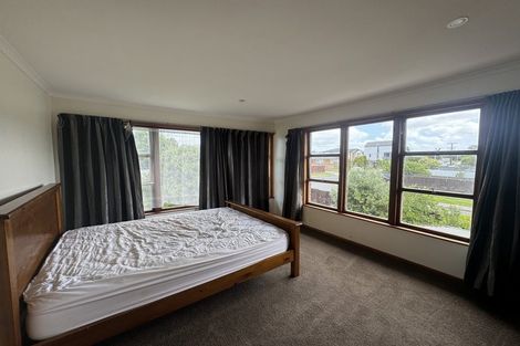 Photo of property in 28 Woodford Avenue, Henderson, Auckland, 0610