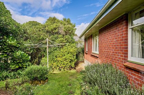 Photo of property in 5 Tirowhanga Road, Paremata, Porirua, 5024