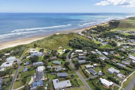 Photo of property in 5 Bayly Street, Baylys Beach, Dargaville, 0377