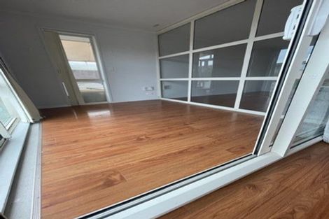 Photo of property in 25 Ambassador Glade, Orewa, 0931