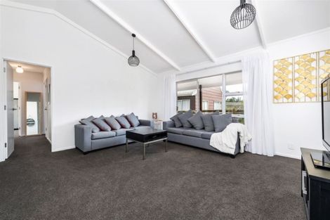 Photo of property in 2/25 Lucinda Place, Glen Eden, Auckland, 0602