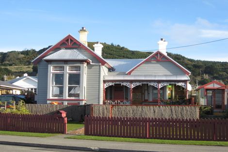 Photo of property in 236 Marine Parade, Bluff, 9814