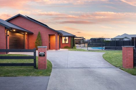 Photo of property in 15 Moemoea Place, Cambridge, 3434