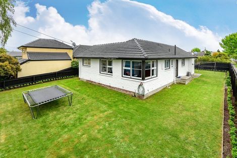Photo of property in 1 Brookby Crescent, Avonhead, Christchurch, 8042