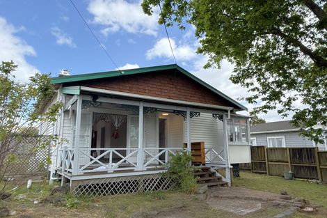 Photo of property in 11 Clayburn Road, Glen Eden, Auckland, 0602