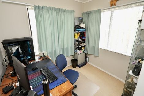 Photo of property in 8 Bevan Place, Cloverlea, Palmerston North, 4412
