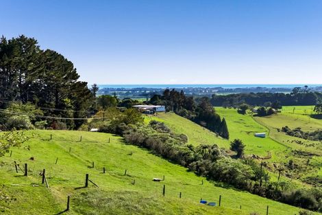 Photo of property in 805 Richmond Road, Lepperton, New Plymouth, 4373