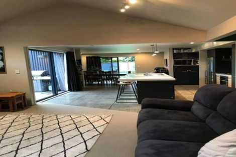 Photo of property in 128 Victoria Street, Cambridge, 3434