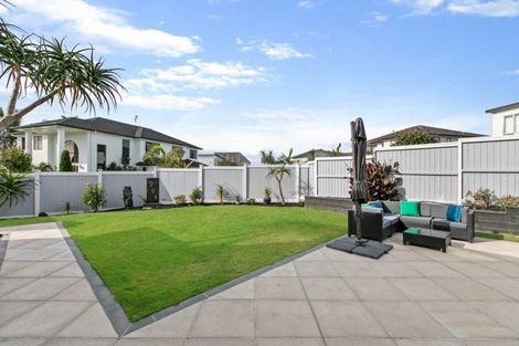 Photo of property in 13 Onemana Way, Te Atatu Peninsula, Auckland, 0610