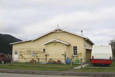 Photo of property in 14 Hampden Street, Murchison, 7007