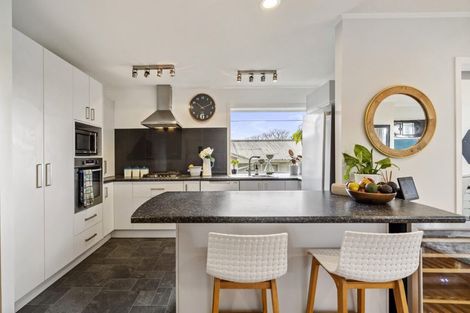 Photo of property in 2/36a Salisbury Road, Birkdale, Auckland, 0626