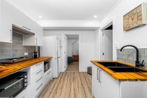 Photo of property in 3 Lichen Grove, Russell, 0272