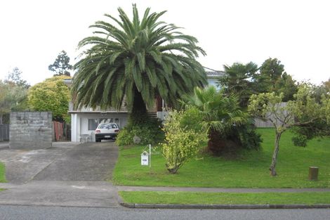 Photo of property in 100 Reeves Road, Pakuranga Heights, Auckland, 2010