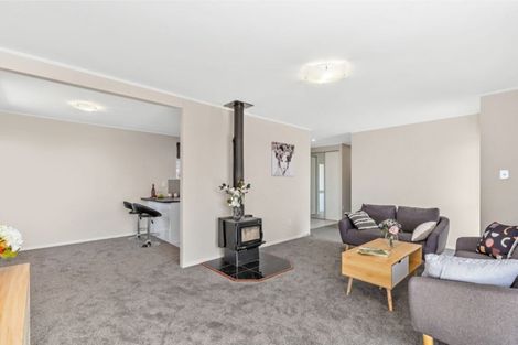 Photo of property in 24 Halloran Place, Massey, Auckland, 0614