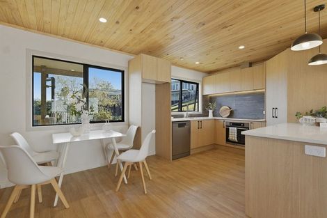 Photo of property in 94a Harbour View Road, Omokoroa, 3114