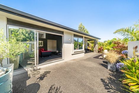 Photo of property in 41 Mount Marua Way, Timberlea, Upper Hutt, 5018