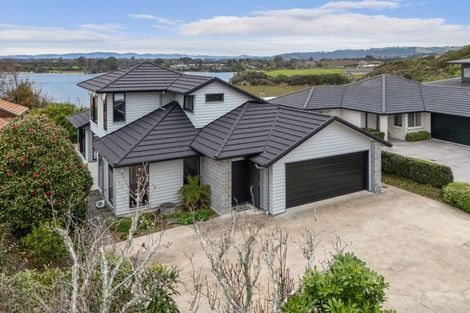 Photo of property in 37 Bert Wall Drive, Omokoroa, 3114