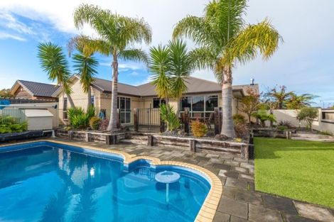 Photo of property in 2 Cabernet Close, Rototuna, Hamilton, 3210