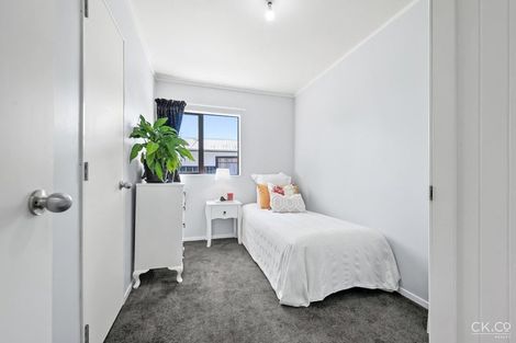 Photo of property in 11 Mcmanaway Grove, Stokes Valley, Lower Hutt, 5019