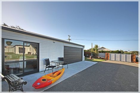 Photo of property in 5 Ripa Street, Tangimoana, 4822