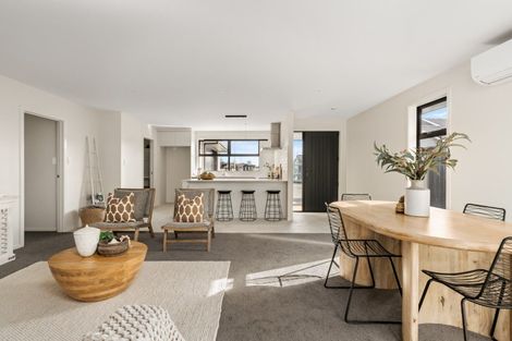 Photo of property in 39 Hammick Crescent, Pyes Pa, 3112