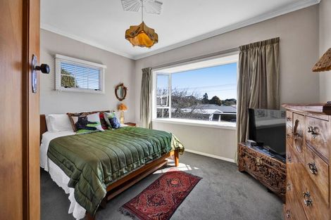 Photo of property in 32 Queens Road, Glen Avon, New Plymouth, 4312
