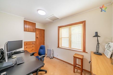 Photo of property in 21 Kennedy Grove, Stokes Valley, Lower Hutt, 5019