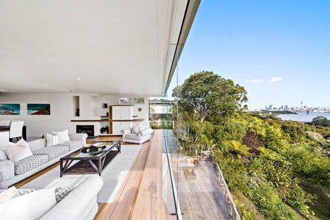 Photo of property in 30 Fairfax Avenue, Northcote, Auckland, 0627