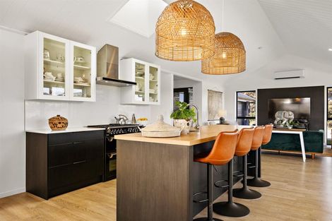 Photo of property in 1056 Peak Road, Helensville, 0875