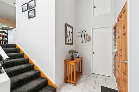 Photo of property in 3 Countess Close, Maupuia, Wellington, 6022