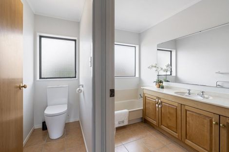 Photo of property in 70 Aberfeldy Avenue, Highland Park, Auckland, 2010