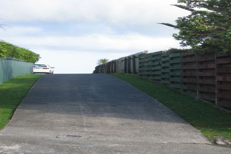 Photo of property in 20 Sunhaven Drive, Newlands, Wellington, 6037