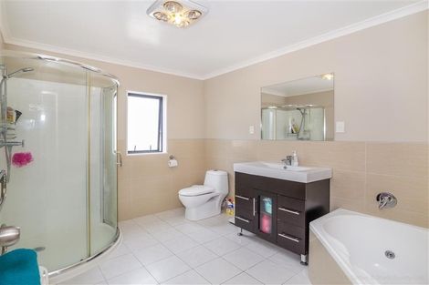Photo of property in 12 Ronald Scott Grove, Riverstone Terraces, Upper Hutt, 5018