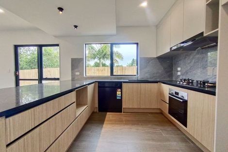 Photo of property in 11 Portadown Avenue, Pakuranga Heights, Auckland, 2010