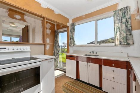 Photo of property in 14 Karaka Road, Kawakawa Bay, Papakura, 2585