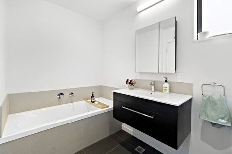 Photo of property in 15/6 Oswald Crescent, Paparangi, Wellington, 6037