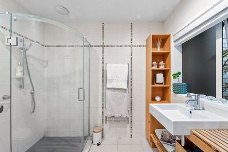 Photo of property in 9 Sandown Road, Rothesay Bay, Auckland, 0630