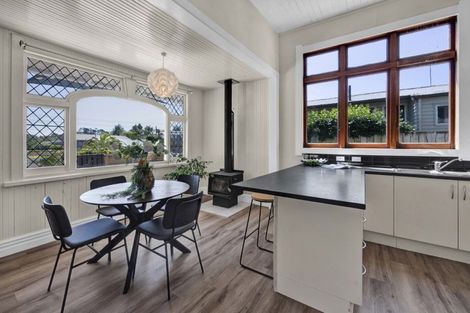 Photo of property in 95 Awanui Street, Merrilands, New Plymouth, 4312